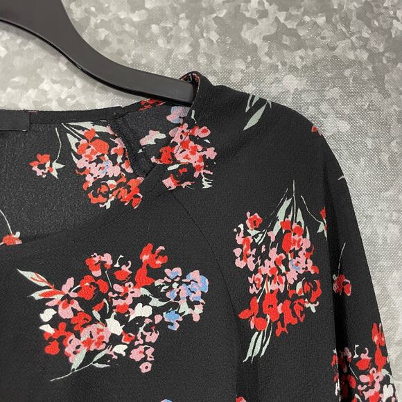 Gibson Black & Red Floral Twist Front Tunic Length Top - Size Large - 3/4 Sleeve - Picture 2 of 7